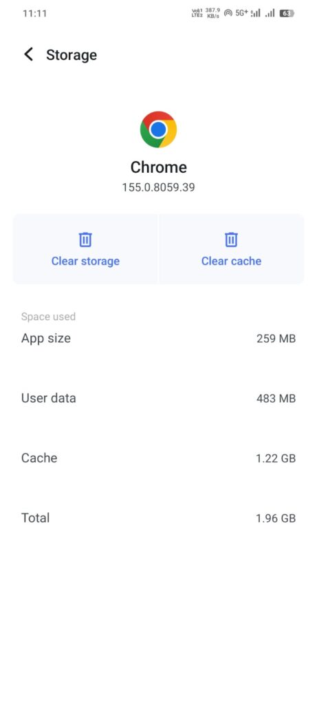 Android phone me Chrome app ke Storage screen par Clear storage aur Clear cache options